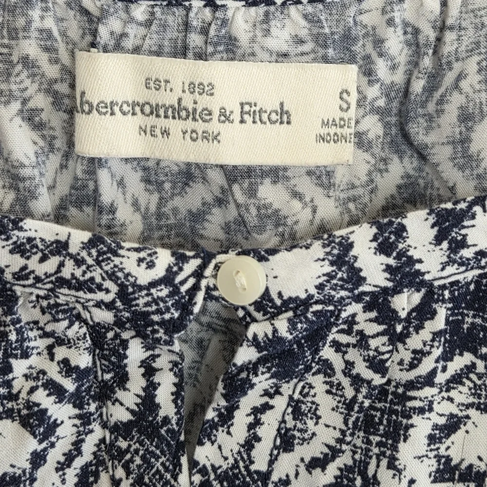 Abercrombie & Fitch | Navy White Print Boho Puff Sleeve Top Round Hem Size Small